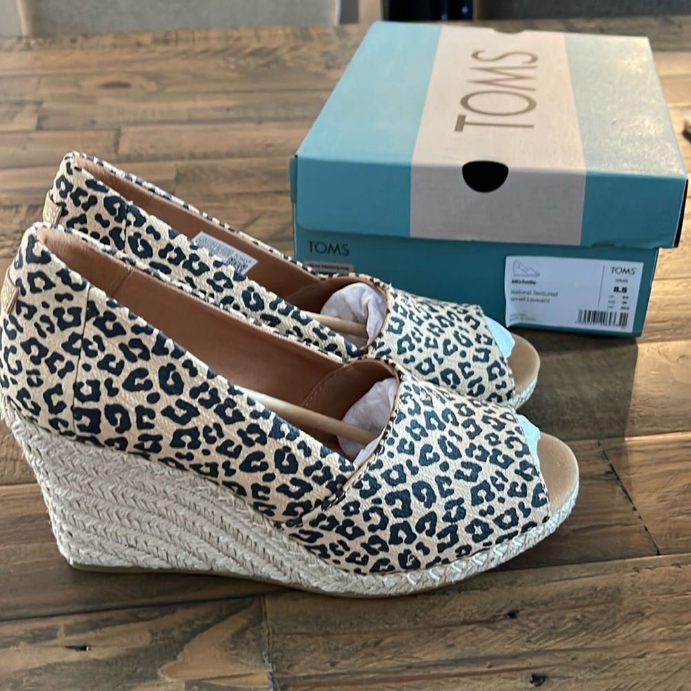 Worn once Tom’s Michelle small leopard wedge 8.5